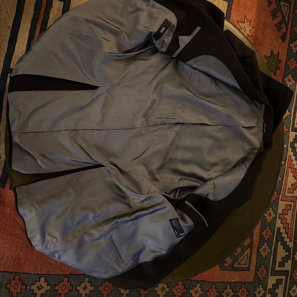 Hugo Boss 130s Suit - Picture 5 of 8